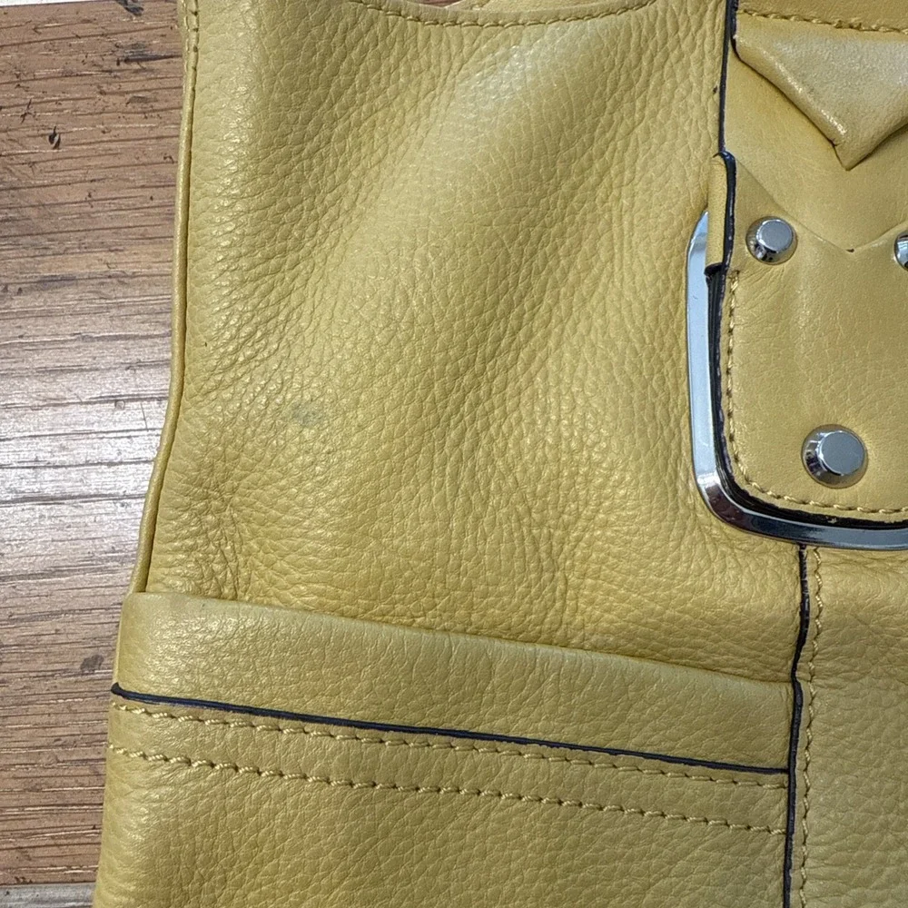 B. Makowsky Butter‎ Yellow Mustard Leather Shoulder Handbag